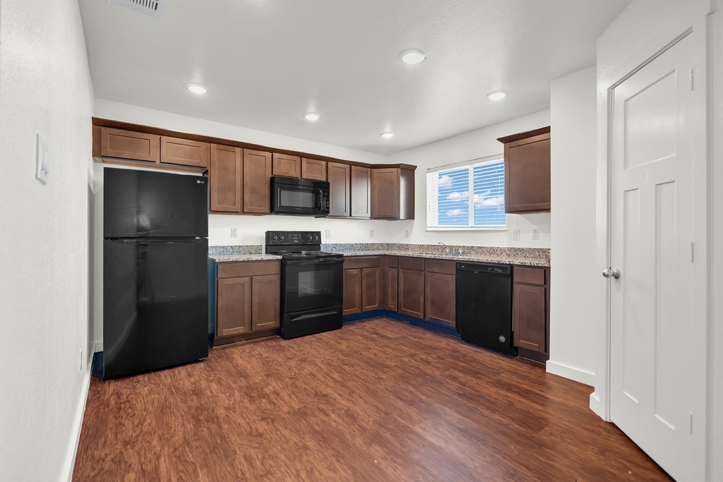 21155 Gosling Road - Photo 5