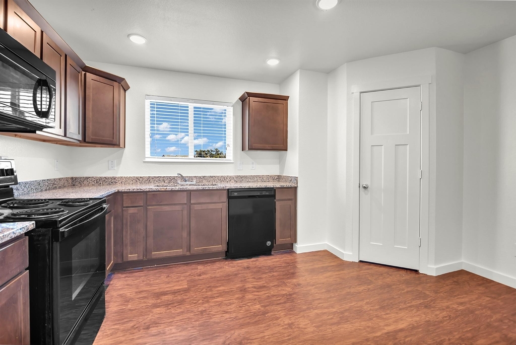 21155 Gosling Road - Photo 6