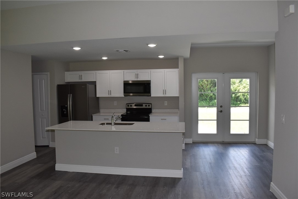 20217 Renwick Avenue - Photo 2