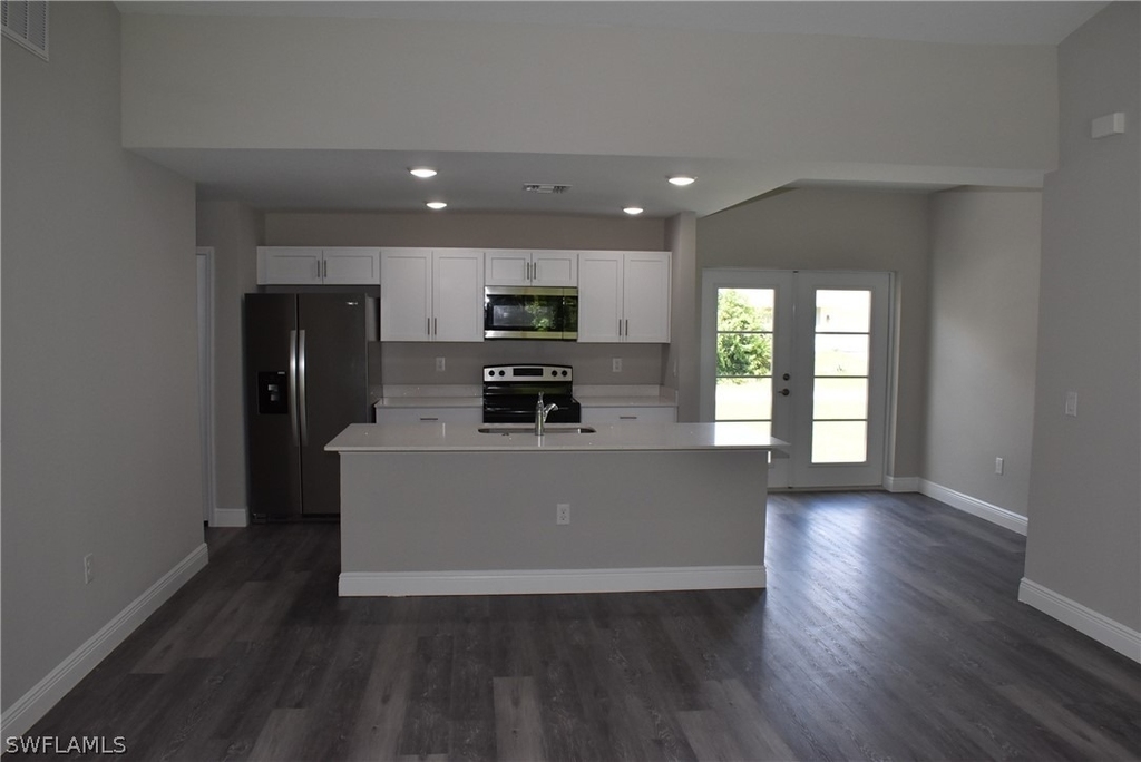 20217 Renwick Avenue - Photo 3