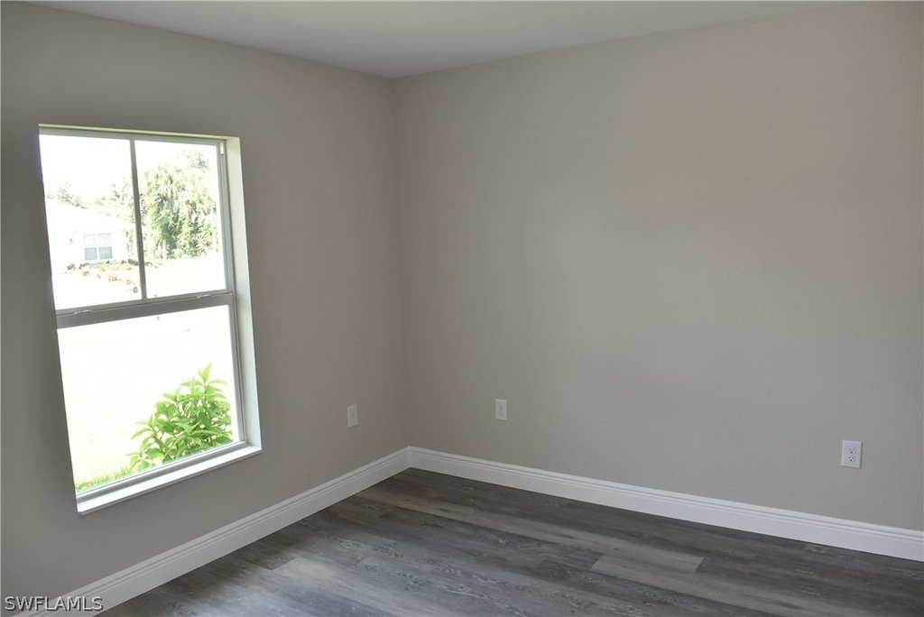 20217 Renwick Avenue - Photo 22