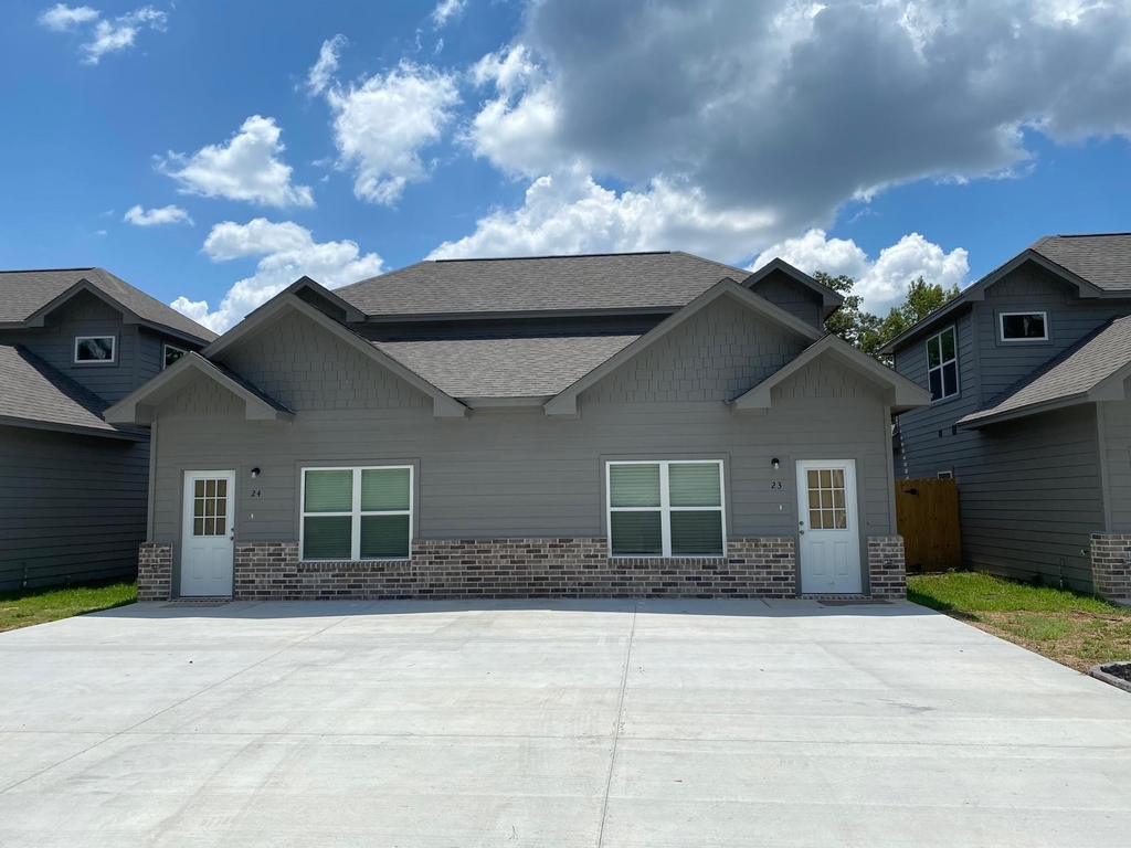 24029 Wildwood - Photo 0