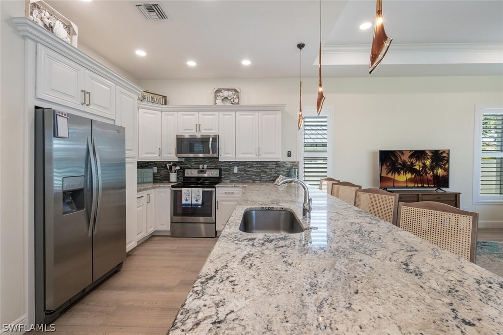 730 95th Avenue N - Photo 9
