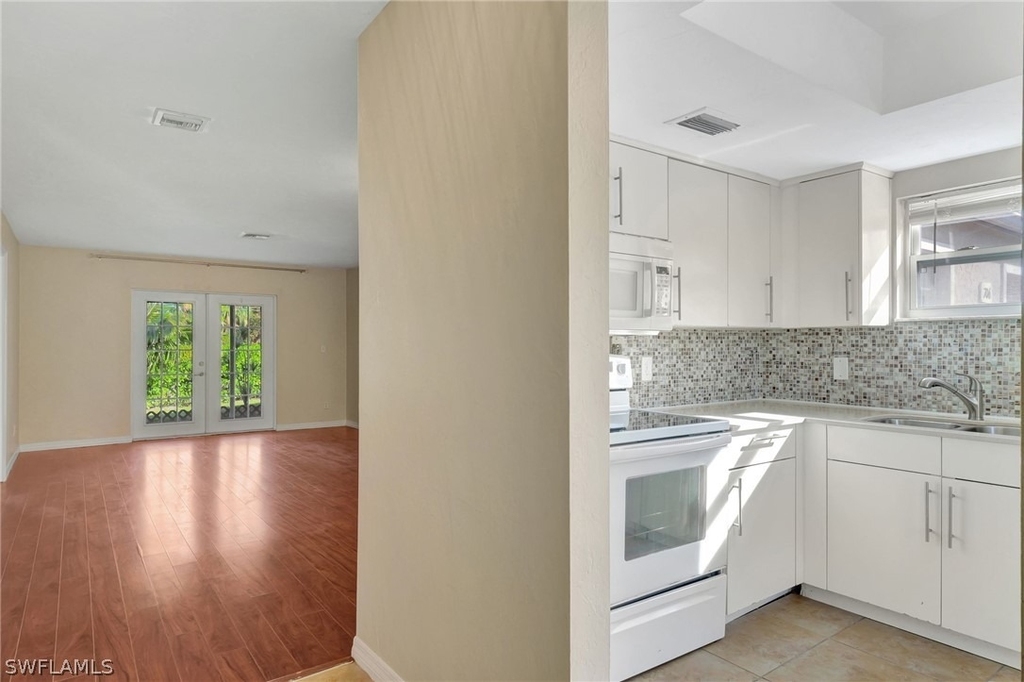 706 111th Avenue N - Photo 1
