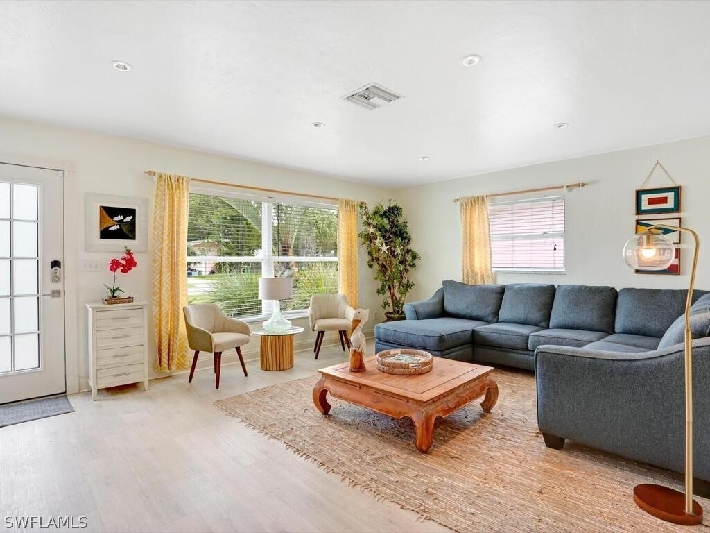856 98th Avenue N - Photo 3