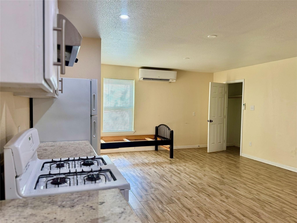 711 Hahlo Street - Photo 1