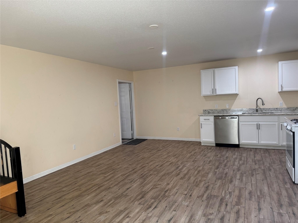 711 Hahlo Street - Photo 4