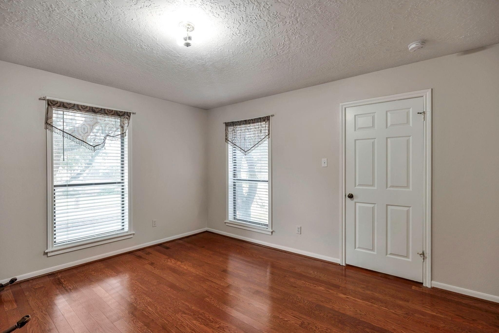 1126 Crossroads Drive - Photo 8