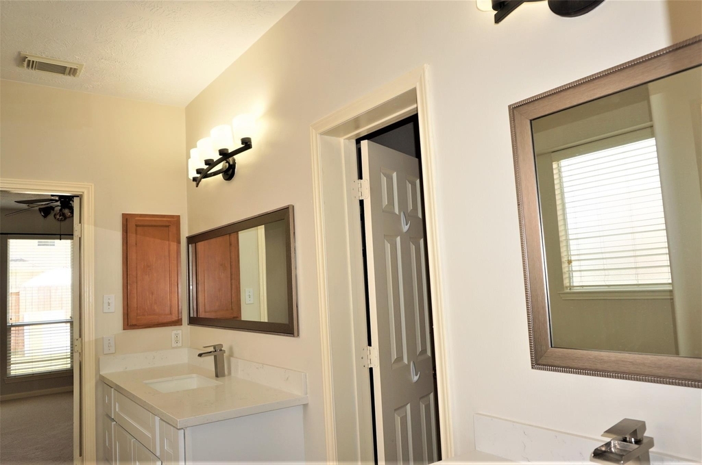 8123 Buffalo Springs Court - Photo 14