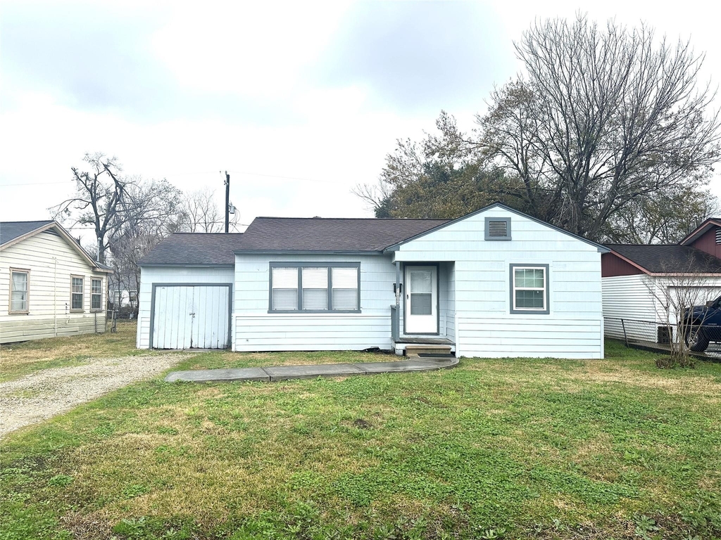 11005 Muscatine Street - Photo 1