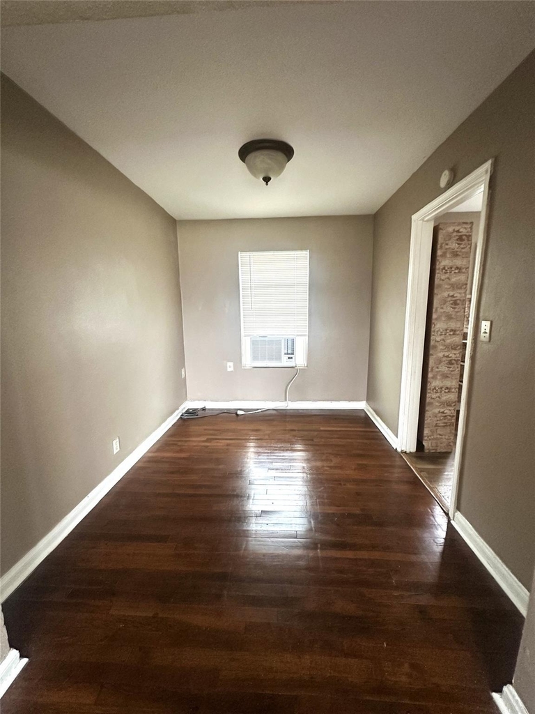 11005 Muscatine Street - Photo 4
