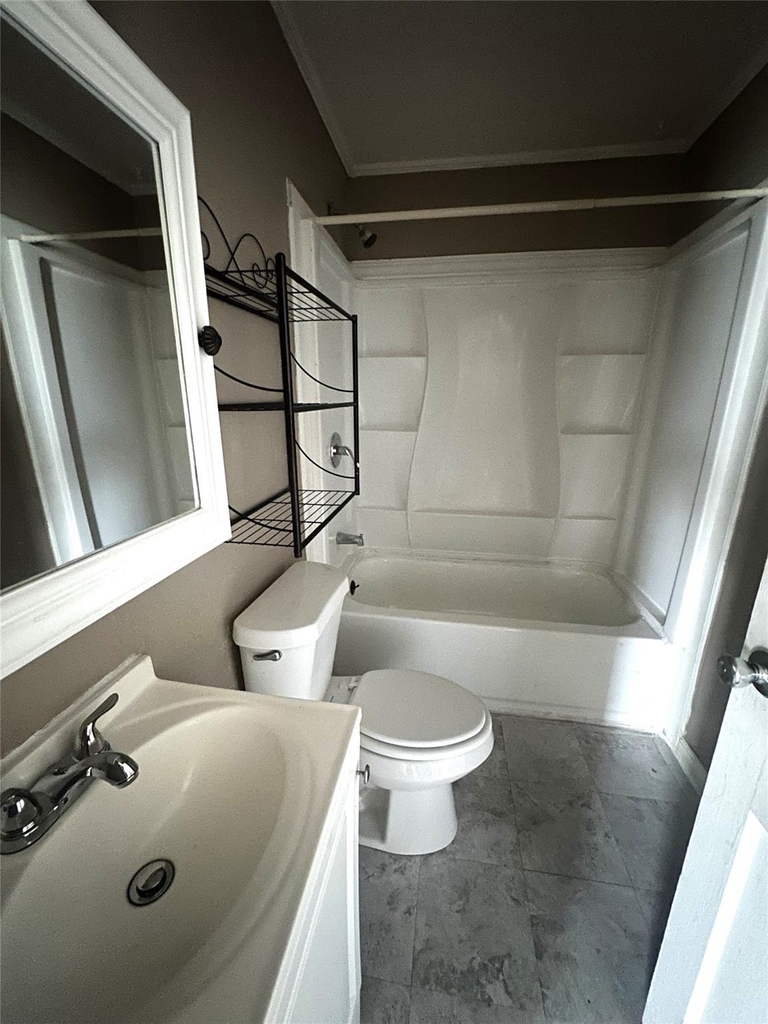 11005 Muscatine Street - Photo 8