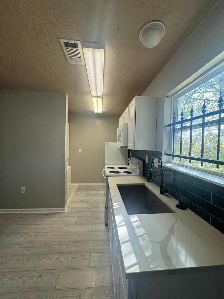 3020 Jewel Street - Photo 4