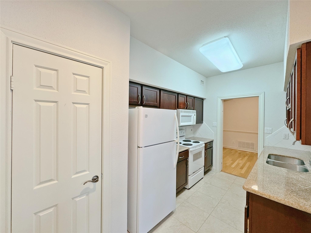 2700 Revere Street - Photo 8
