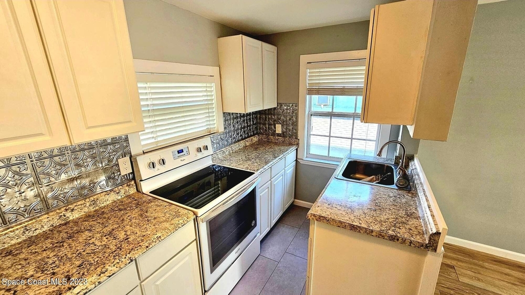 802 Forrest Avenue - Photo 5
