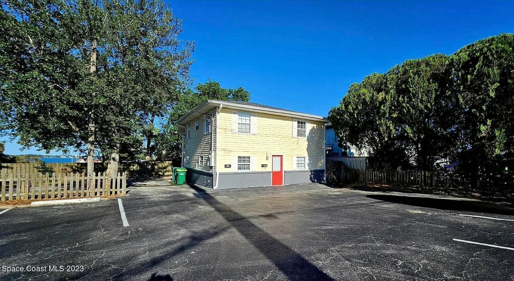 802 Forrest Avenue - Photo 2