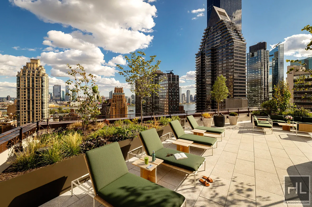 East 50 Street - Photo 17