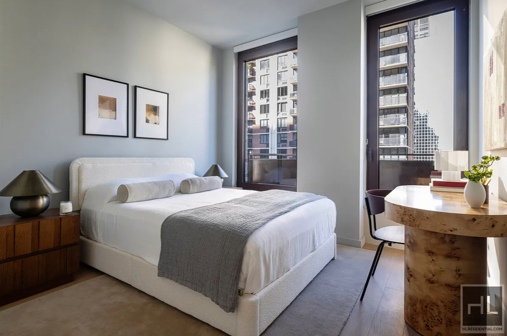 East 50 Street - Photo 5