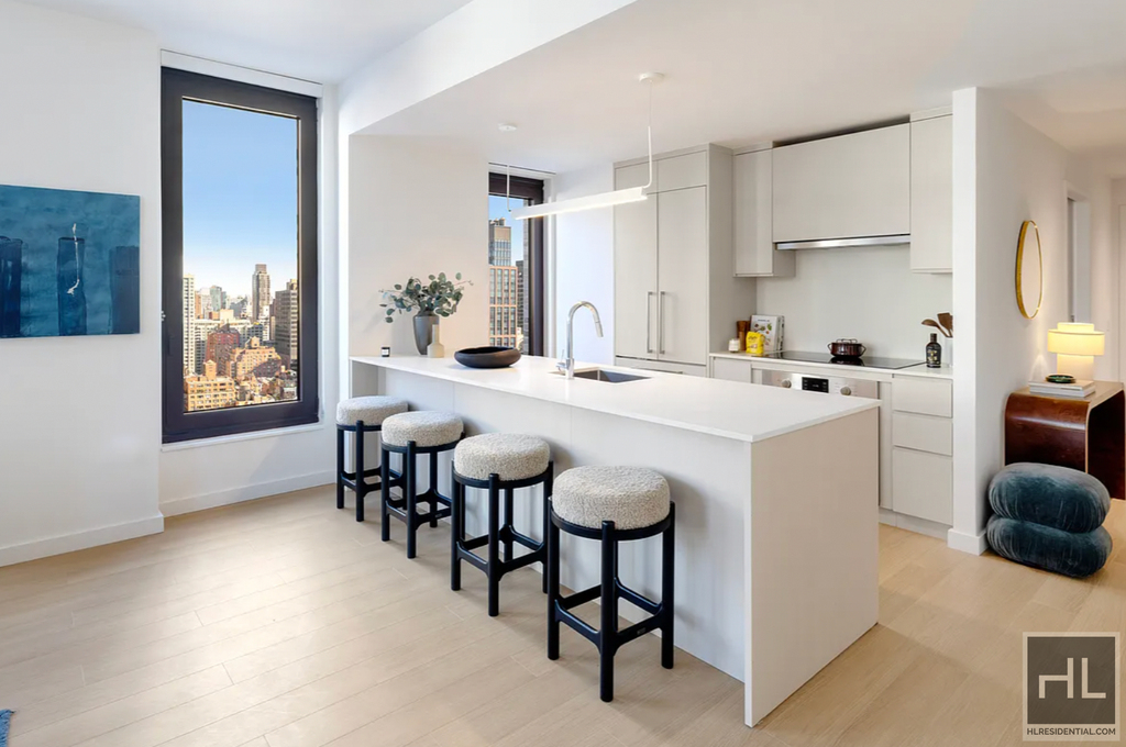 East 50 Street - Photo 2