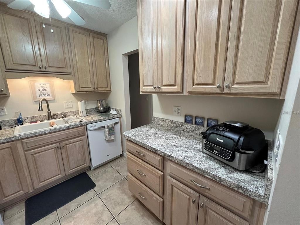 1907 Canterbury Lane - Photo 3