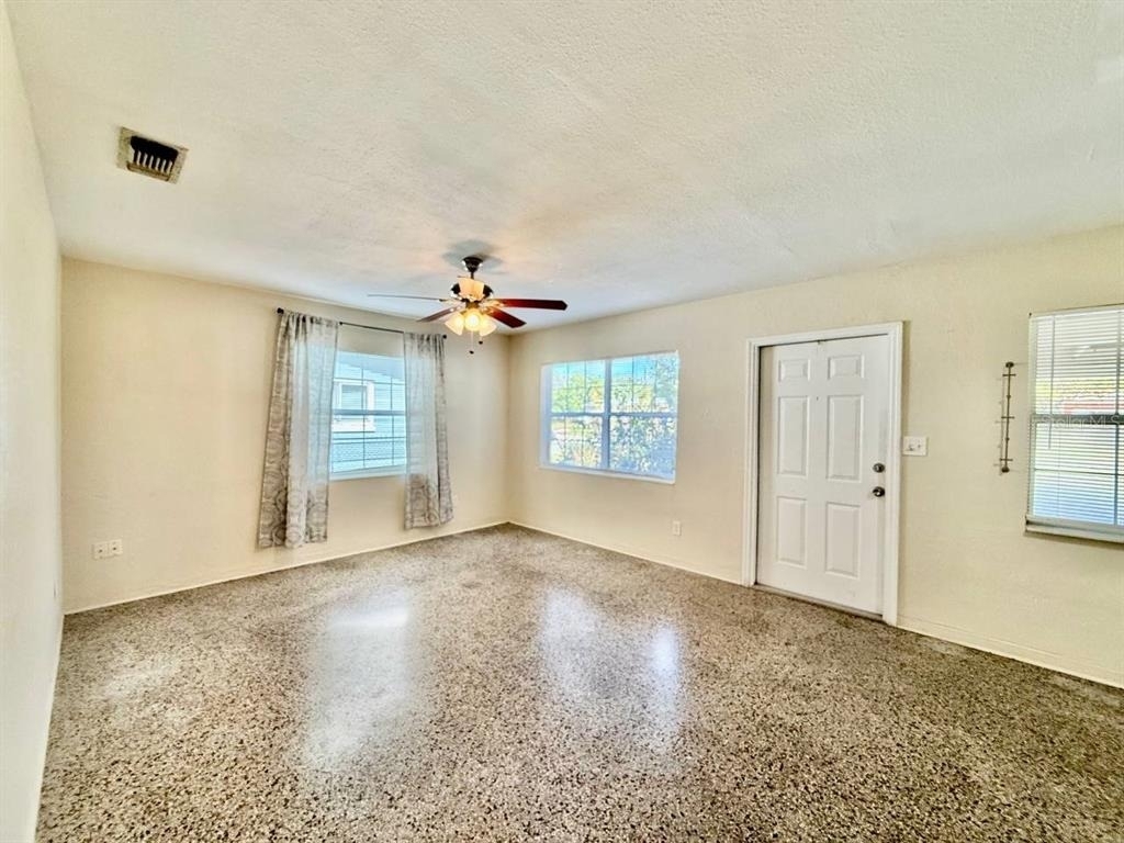 257 38th Avenue Se - Photo 4
