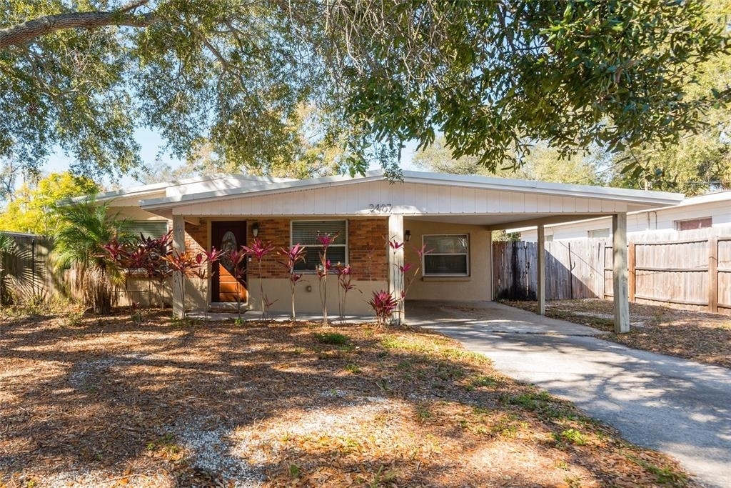 2407 S Harold Avenue - Photo 1