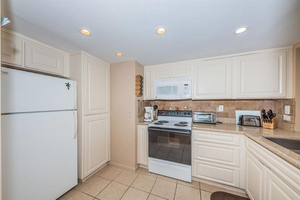 6218 Palma Del Mar Boulevard S - Photo 2