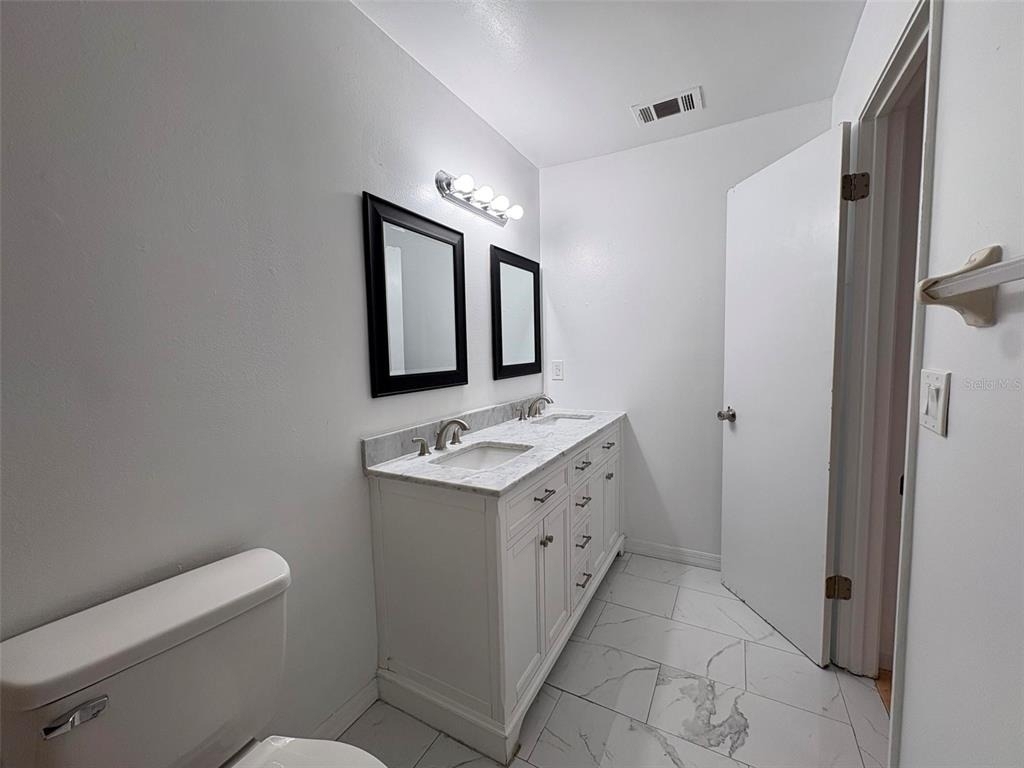 1724 Foxhall Circle - Photo 10