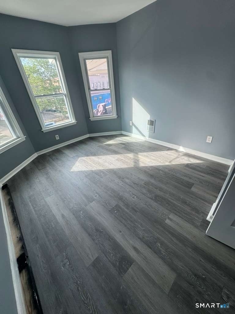 1357 Fairfield Avenue - Photo 3