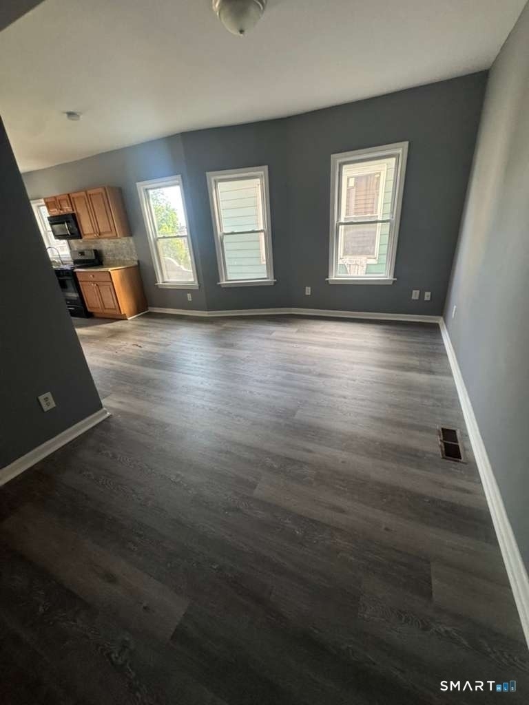 1357 Fairfield Avenue - Photo 1
