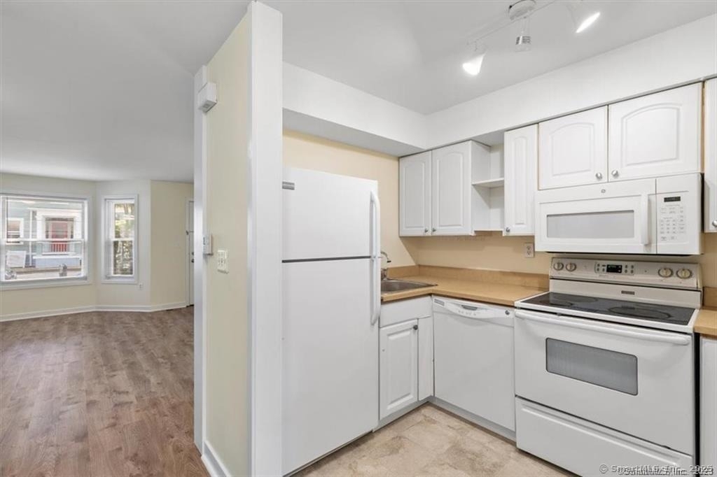 86 Howe Street - Photo 8