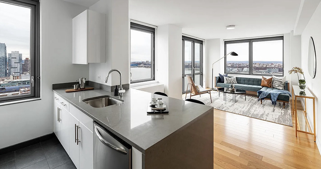 West 57th Street and 11th avenue - Photo 4