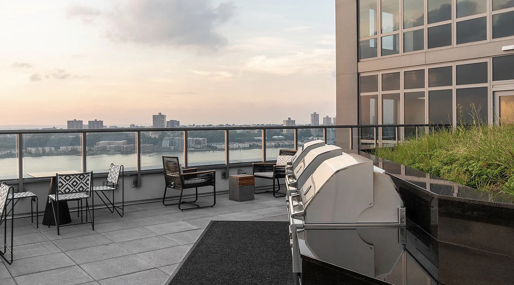 West 57th Street and 11th avenue - Photo 8