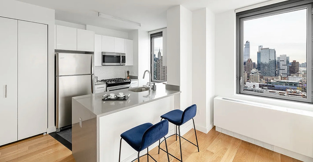 West 57th Street and 11th avenue - Photo 7