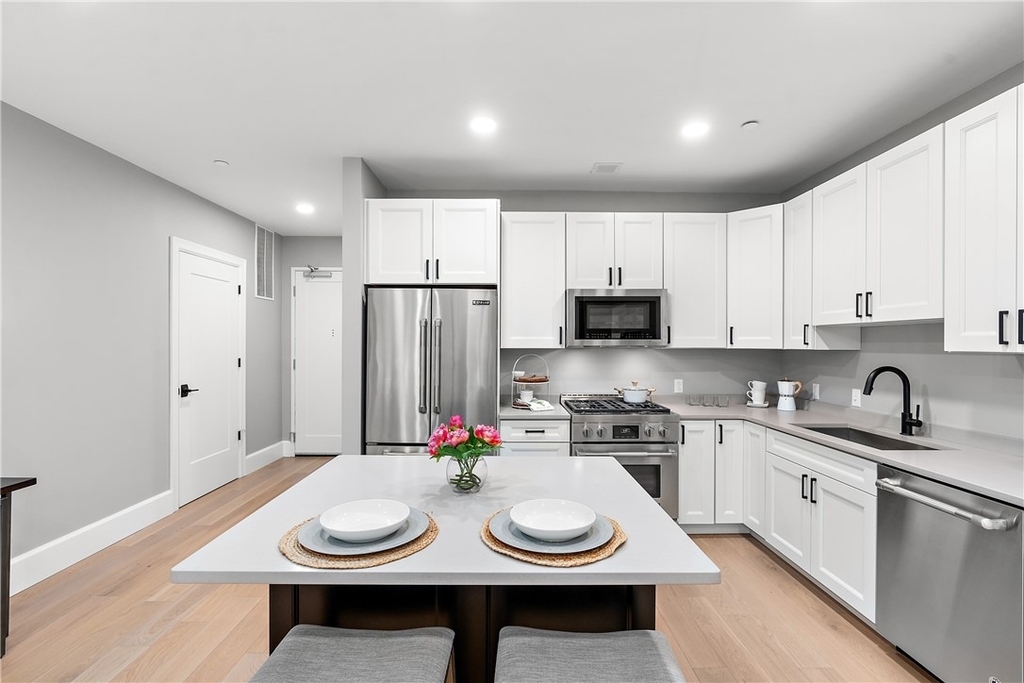 350 Oliver  Avenue - Photo 12