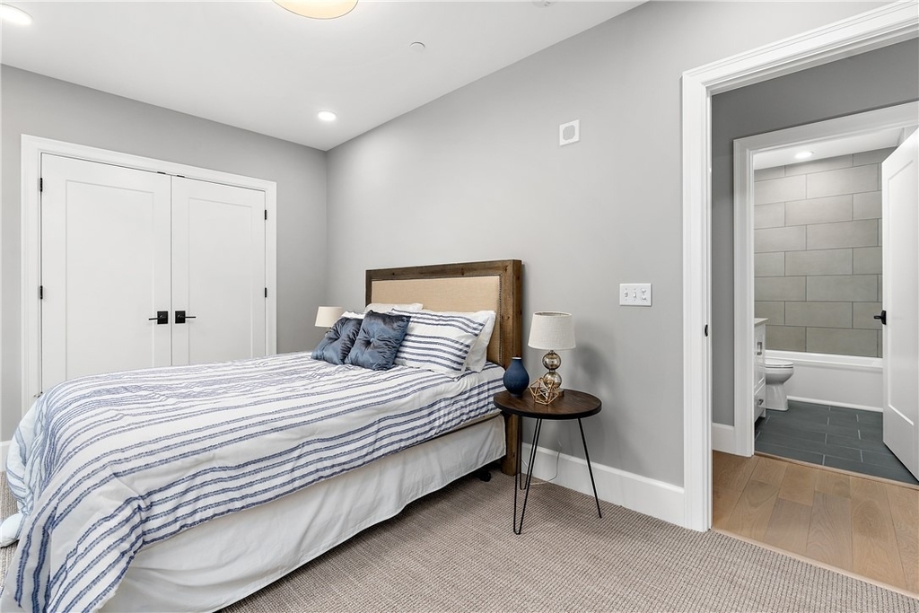 350 Oliver  Avenue - Photo 2