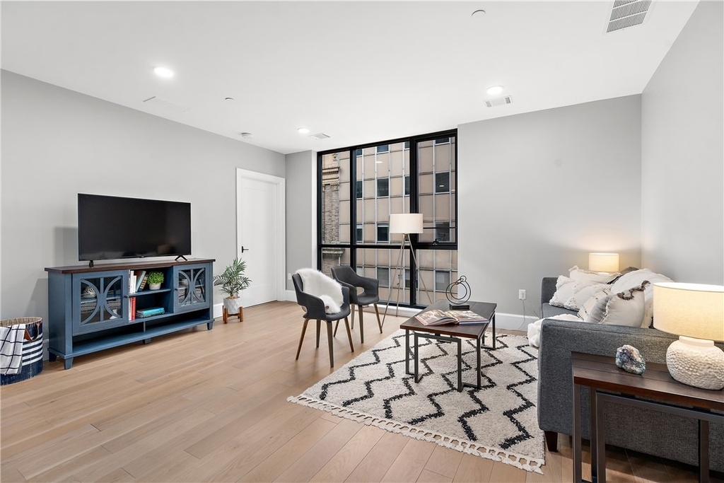 350 Oliver  Avenue - Photo 13