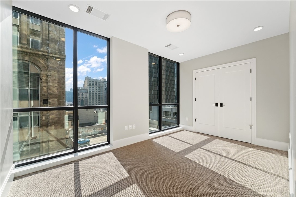 350 Oliver Avenue - Photo 7
