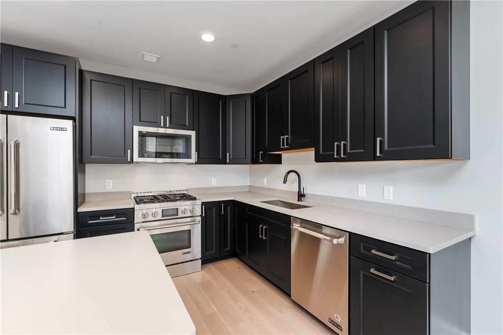 350 Oliver Avenue - Photo 5