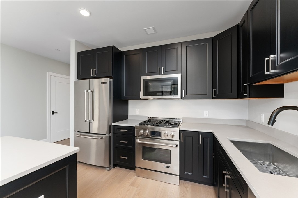 350 Oliver Avenue - Photo 6