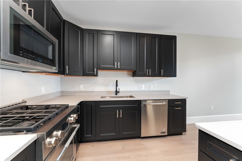 350 Oliver Avenue - Photo 2