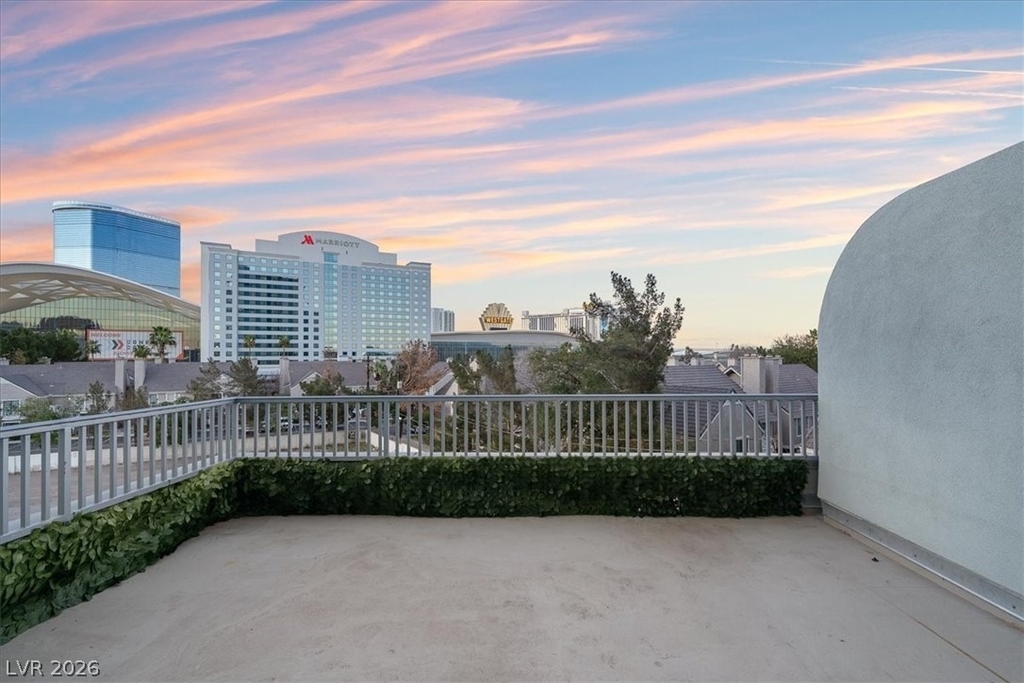 360 E Desert Inn Road - Photo 44