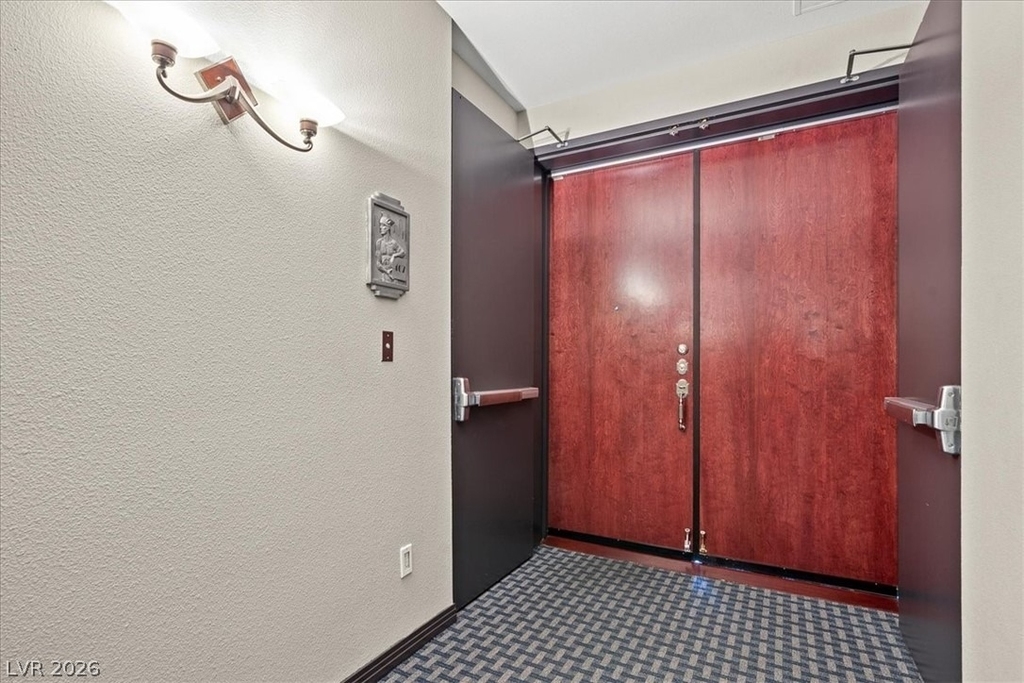 360 E Desert Inn Road - Photo 3
