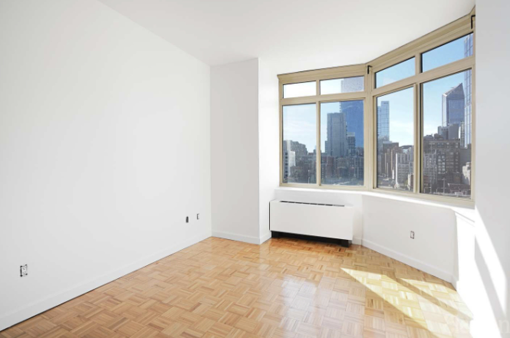  West 42nd Street - Photo 4