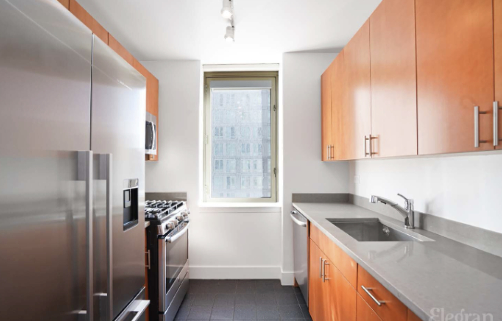  West 42nd Street - Photo 3