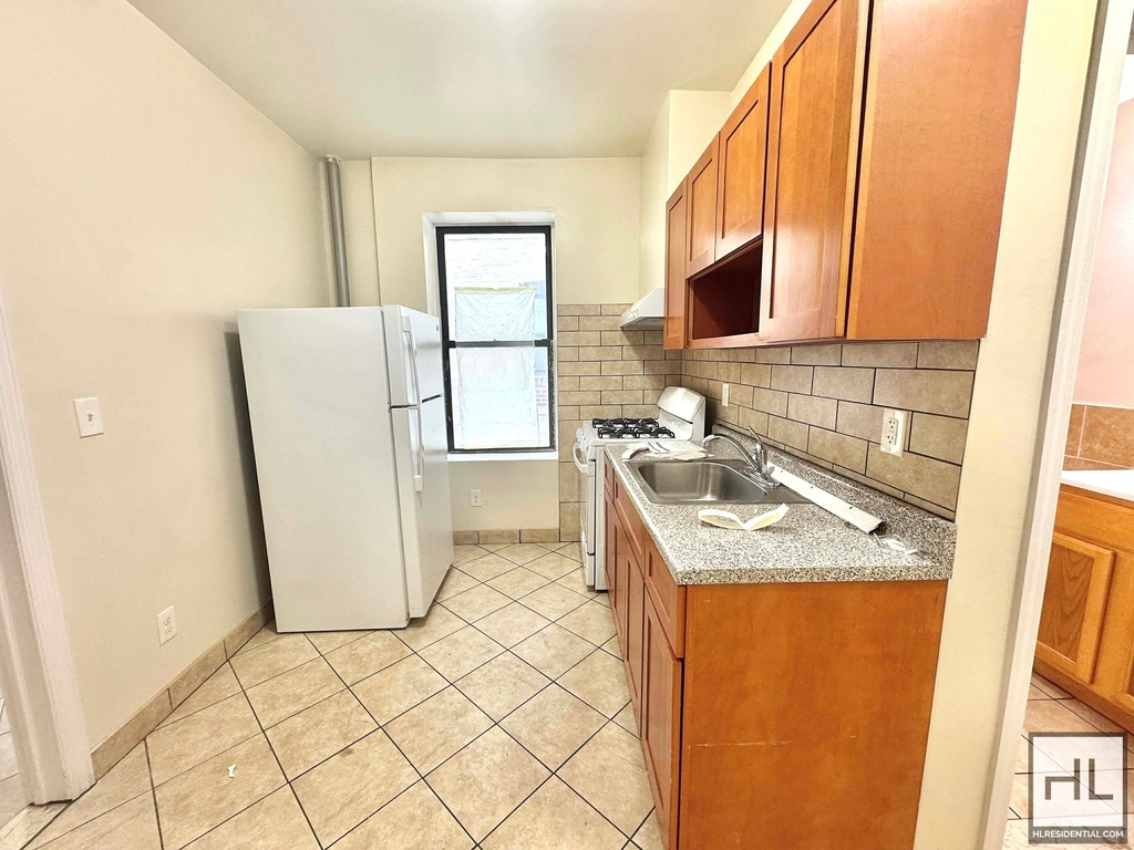 85 Street - Photo 4