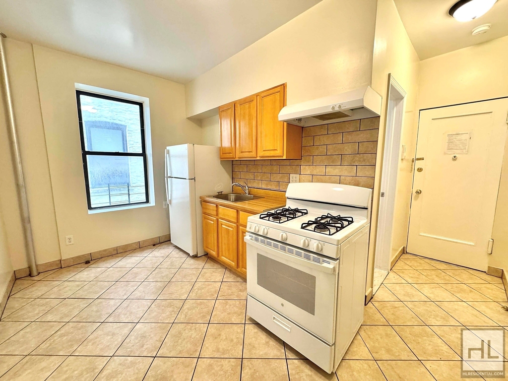 85 Street - Photo 4