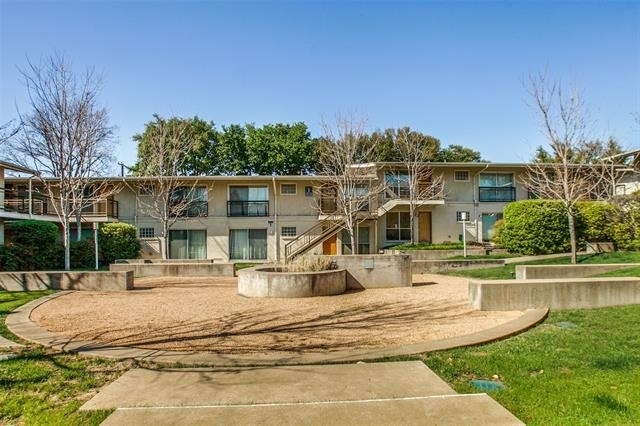 4616 W Lovers Lane - Photo 0