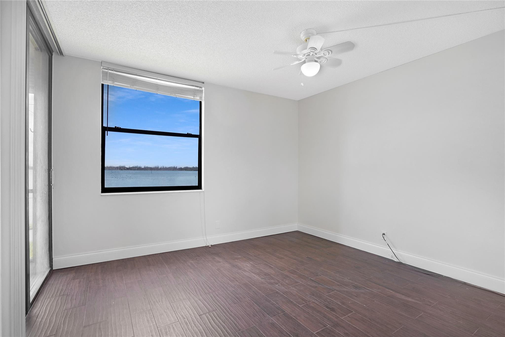 109 Lake Emerald Drive - Photo 23