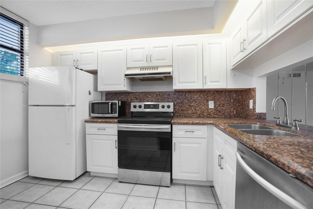 109 Lake Emerald Drive - Photo 5